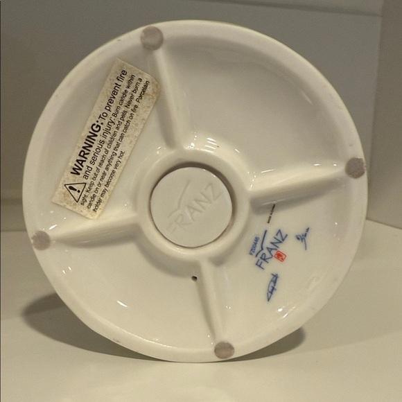 Elegant Butterfly and Floral Ceramic Accent - Picture 5 of 5